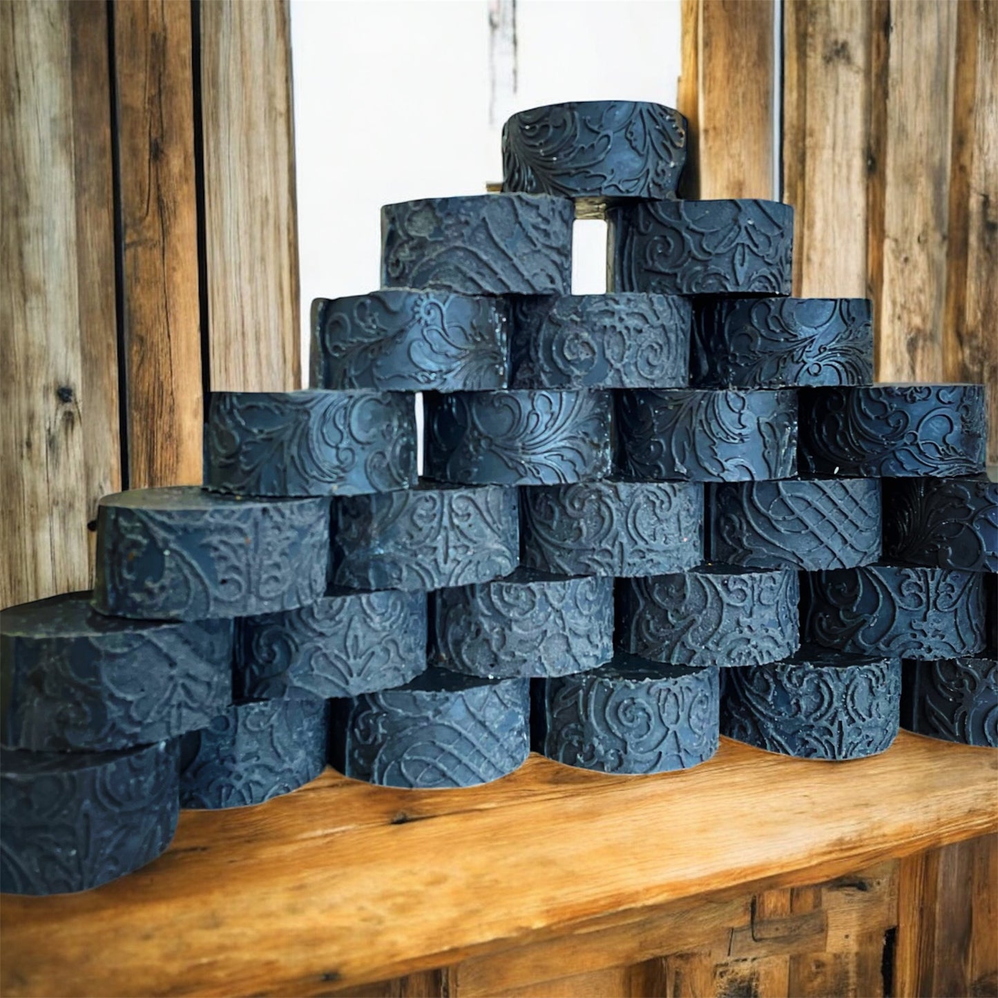 Activated charcoal with wattleseed and tea tree